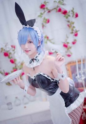 蜜桃影像_十万网红美女美酱
